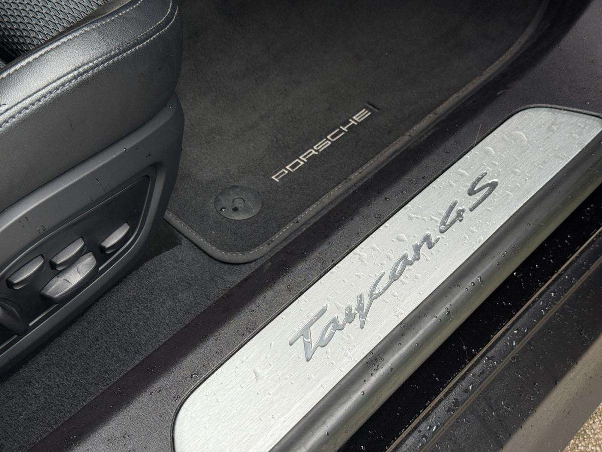 porsche-taycan-2022-eletrico-500cc