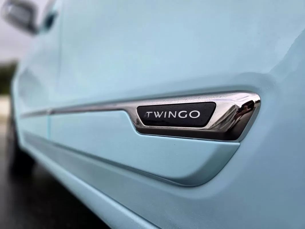 renault-twingo-2023-eletrico-200cc