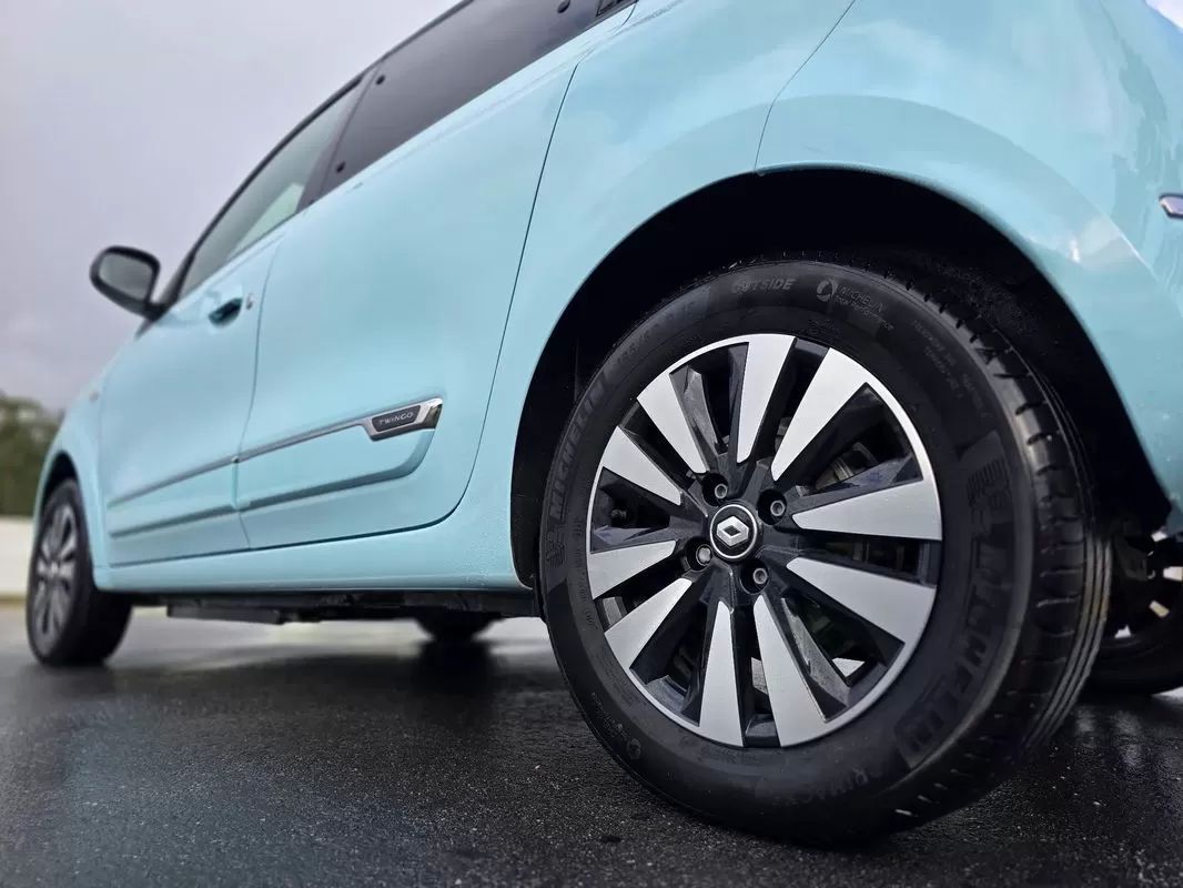 renault-twingo-2023-eletrico-200cc