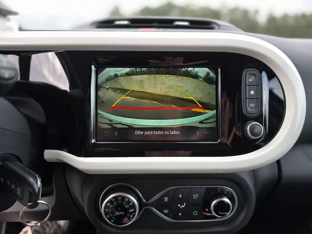 renault-twingo-2023-eletrico-200cc