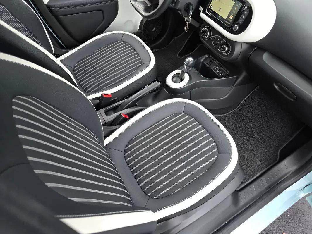 renault-twingo-2023-eletrico-200cc