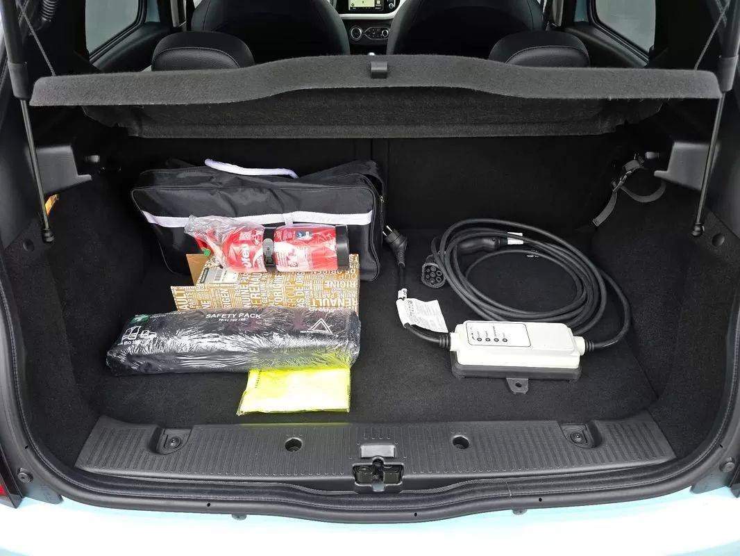 renault-twingo-2023-eletrico-200cc