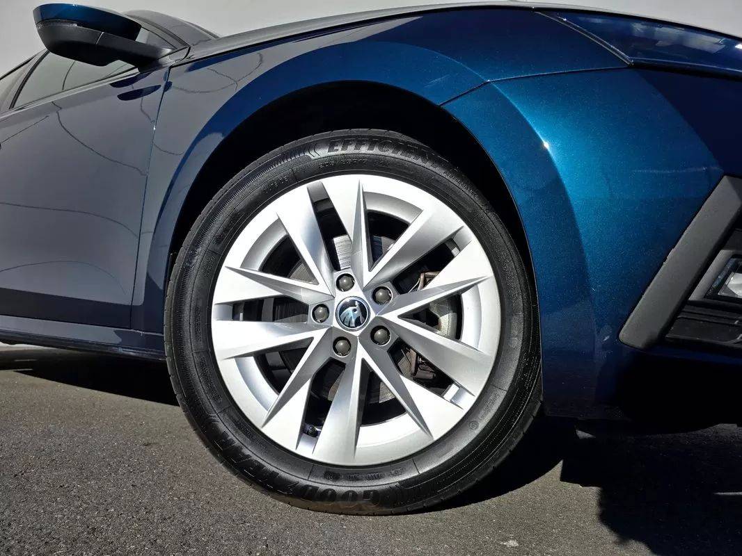 skoda-octavia-break-2023-hibrido-1395cc