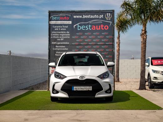 toyota-yaris-2024-hibrido-a-gasolina-1490cc