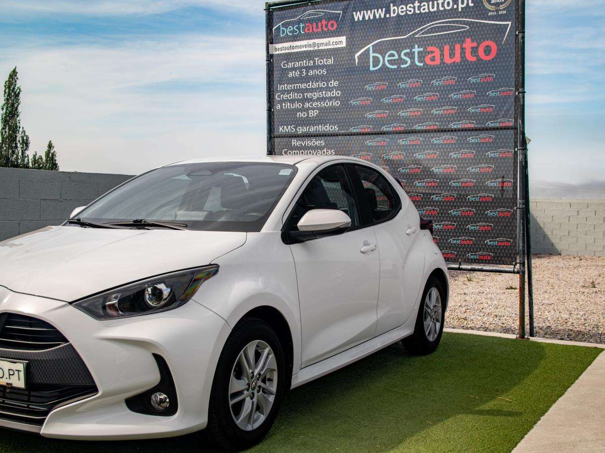 toyota-yaris-2024-hibrido-a-gasolina-1490cc