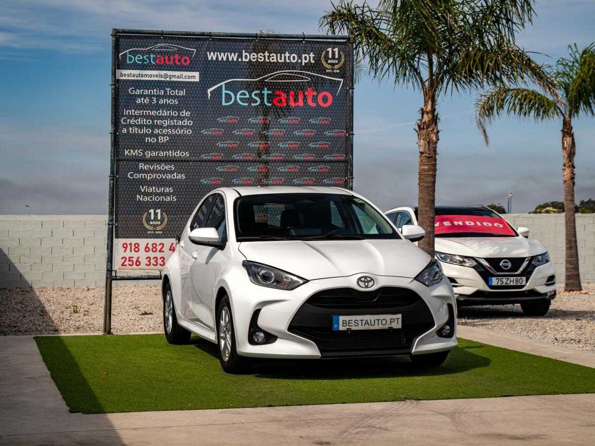 toyota-yaris-2024-hibrido-a-gasolina-1490cc