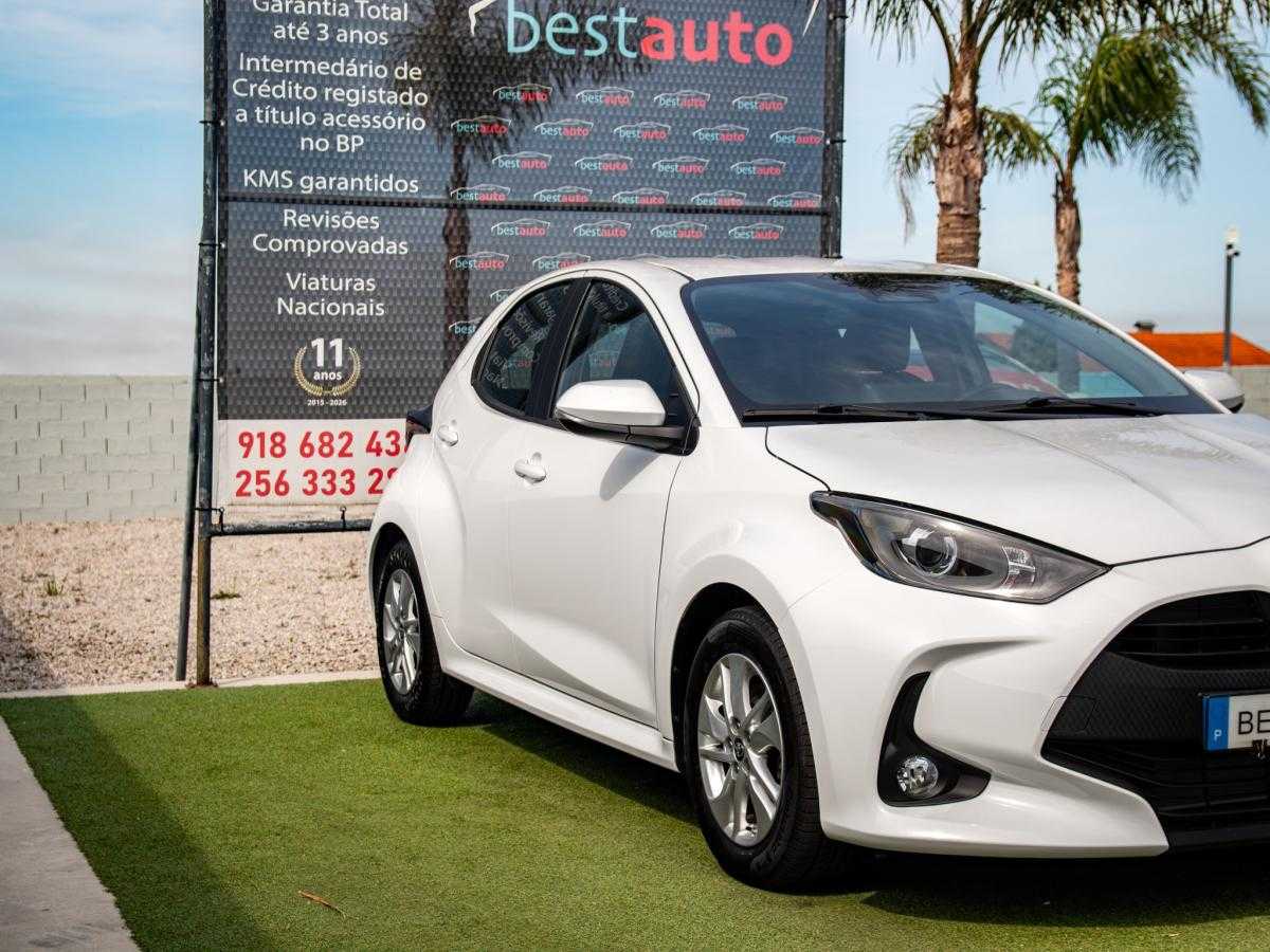 toyota-yaris-2024-hibrido-a-gasolina-1490cc