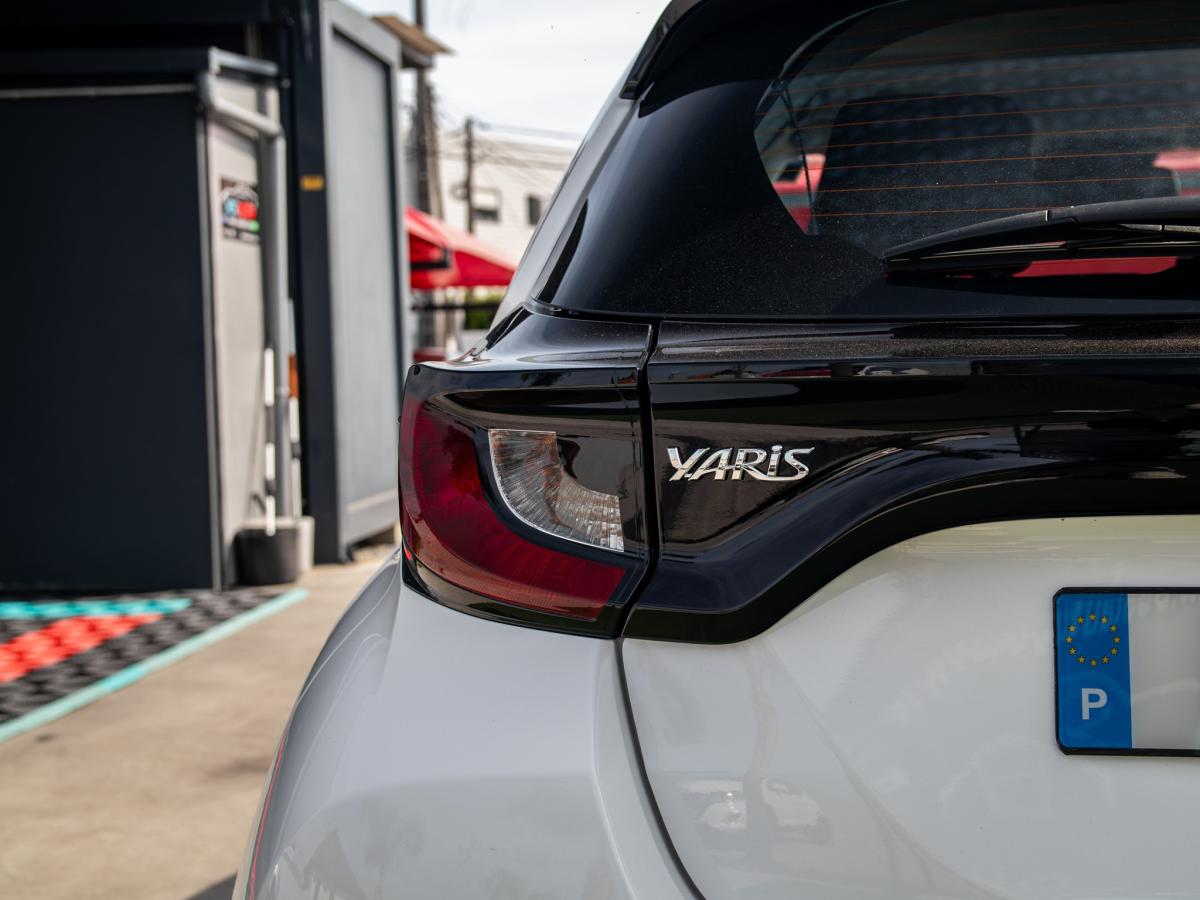 toyota-yaris-2024-hibrido-a-gasolina-1490cc