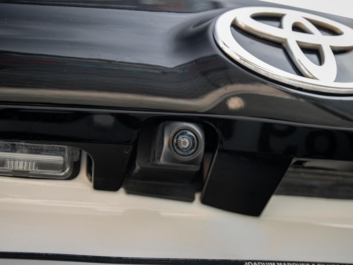 toyota-yaris-2024-hibrido-a-gasolina-1490cc