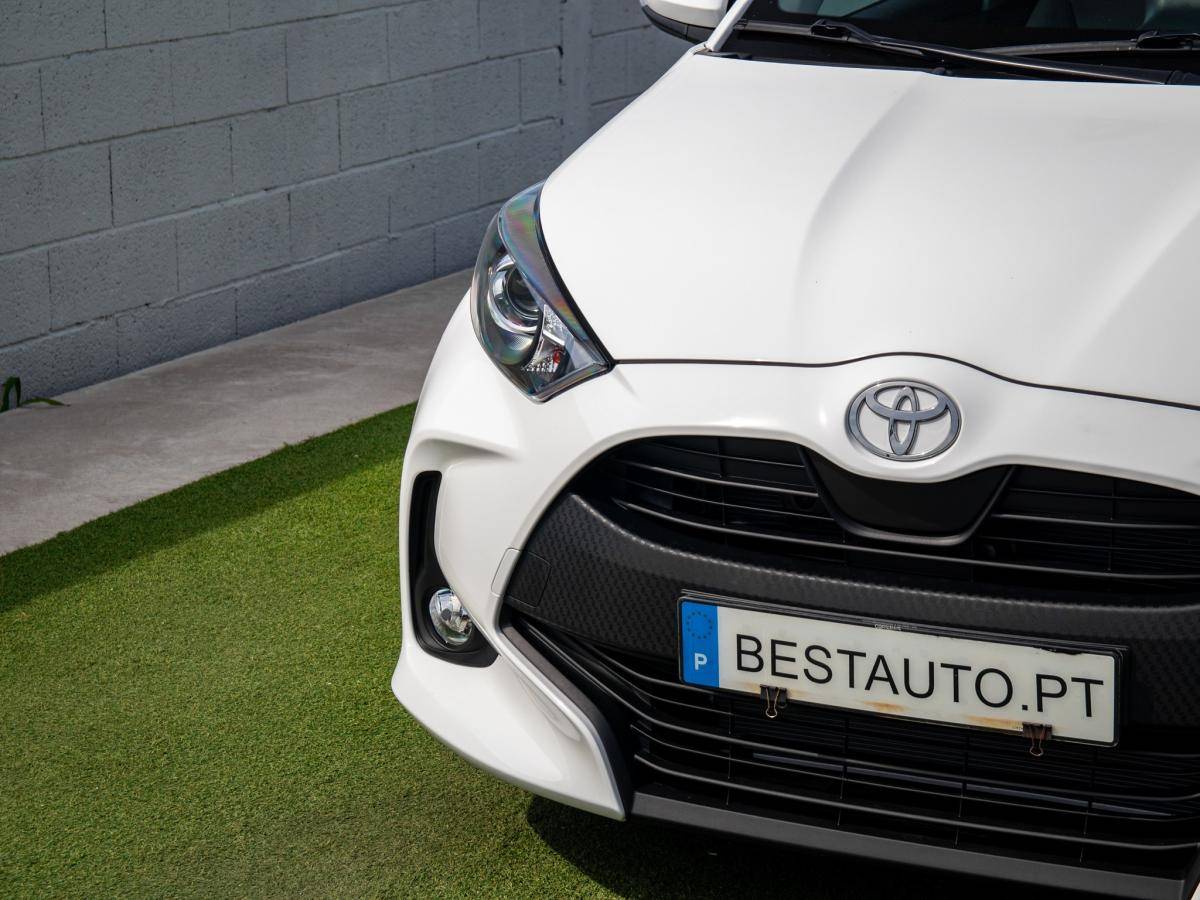 toyota-yaris-2024-hibrido-a-gasolina-1490cc