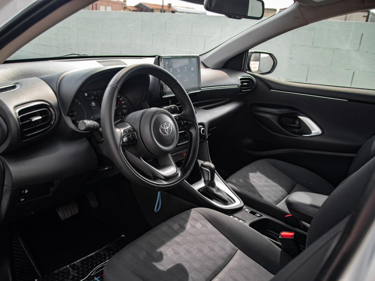 toyota-yaris-2024-hibrido-a-gasolina-1490cc