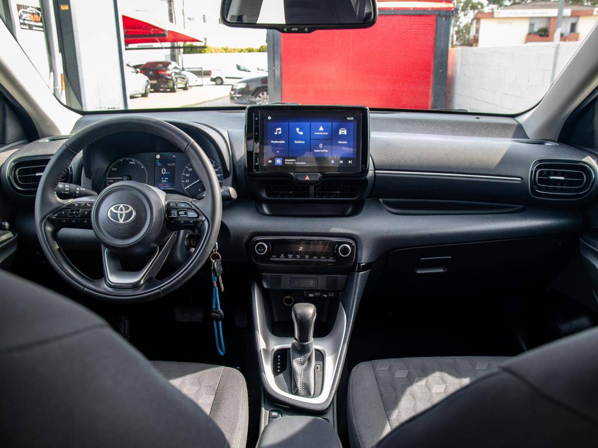 toyota-yaris-2024-hibrido-a-gasolina-1490cc