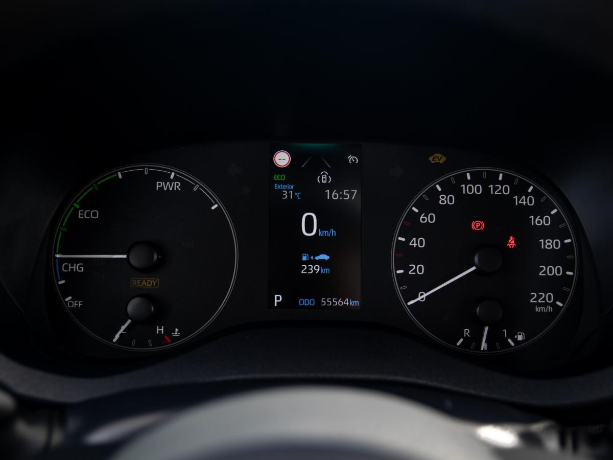toyota-yaris-2024-hibrido-a-gasolina-1490cc