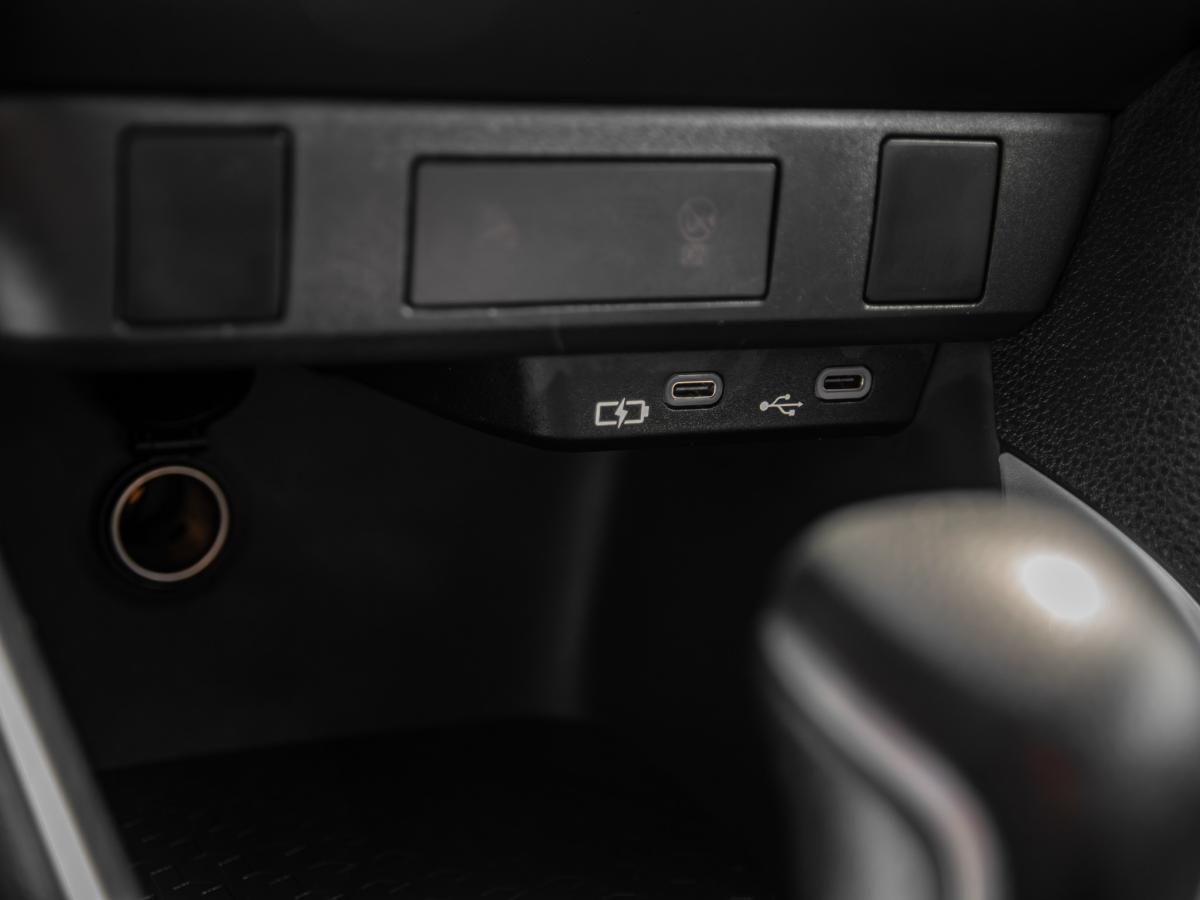 toyota-yaris-2024-hibrido-a-gasolina-1490cc