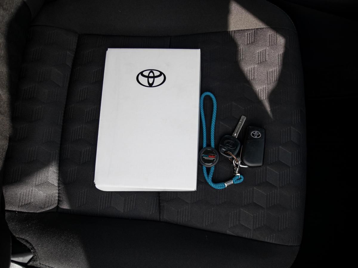 toyota-yaris-2024-hibrido-a-gasolina-1490cc