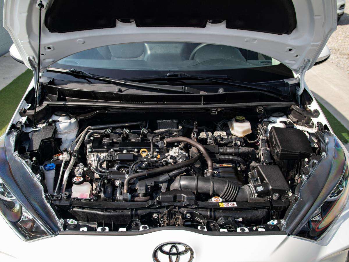 toyota-yaris-2024-hibrido-a-gasolina-1490cc