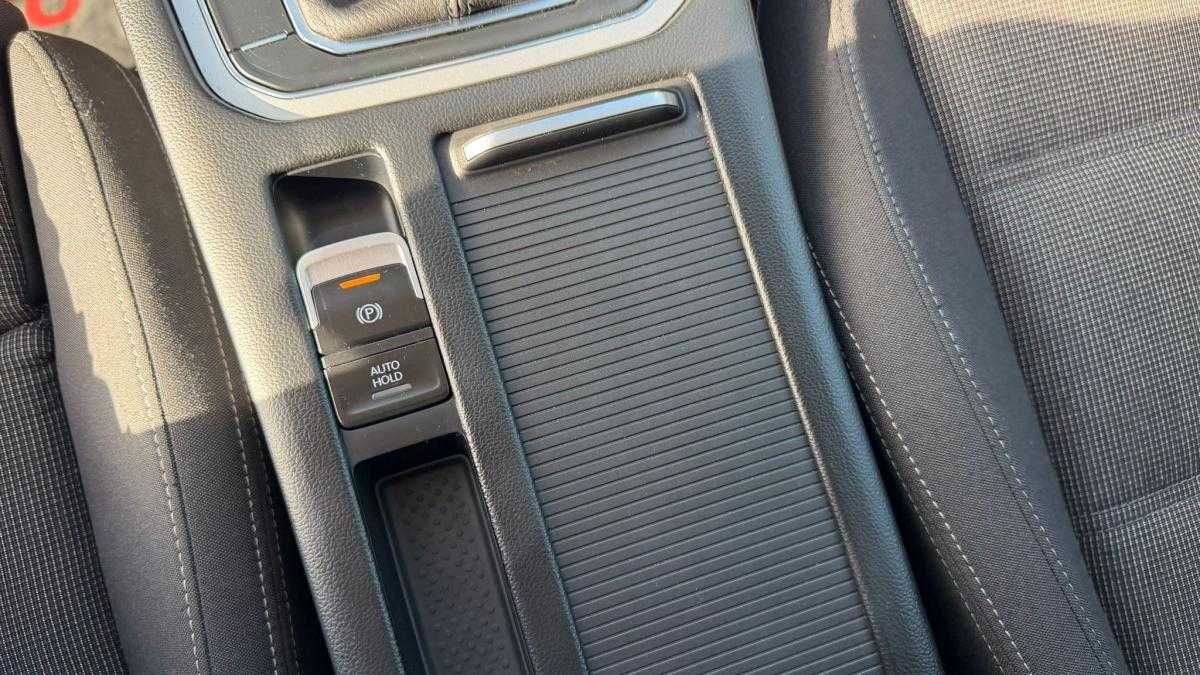 volkswagen-passat-variant-2017-diesel-1598cc