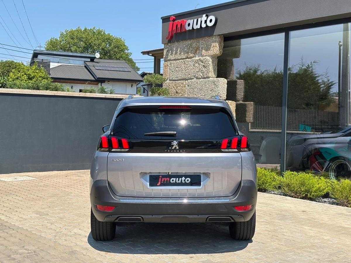 peugeot-5008-2023-gasolina-1199cc