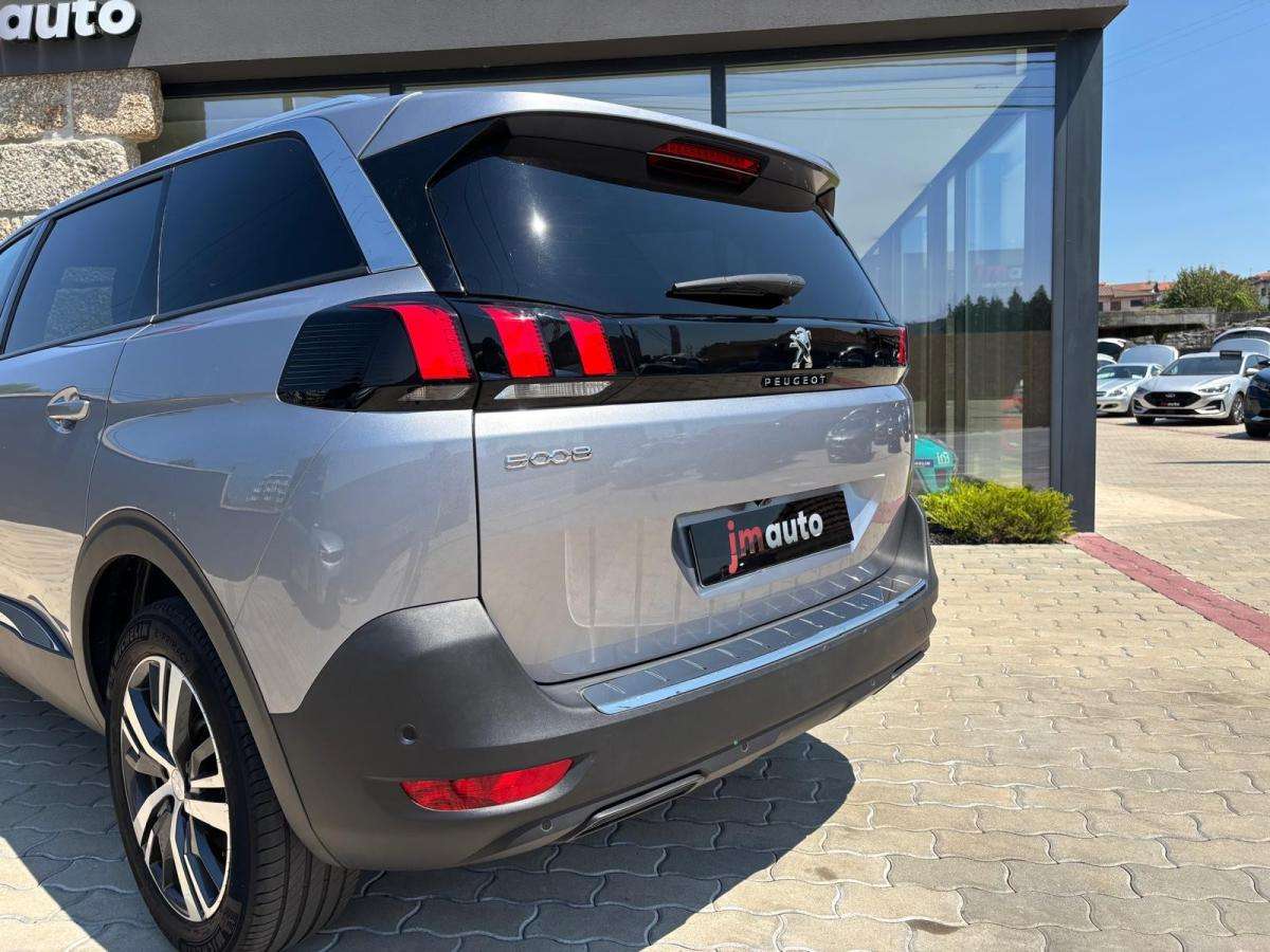 peugeot-5008-2023-gasolina-1199cc