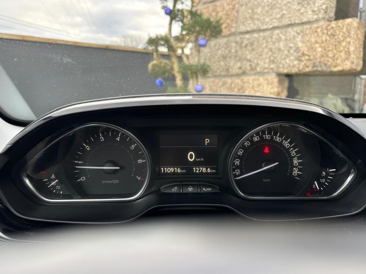 peugeot-2008-2018-gasolina-1199cc