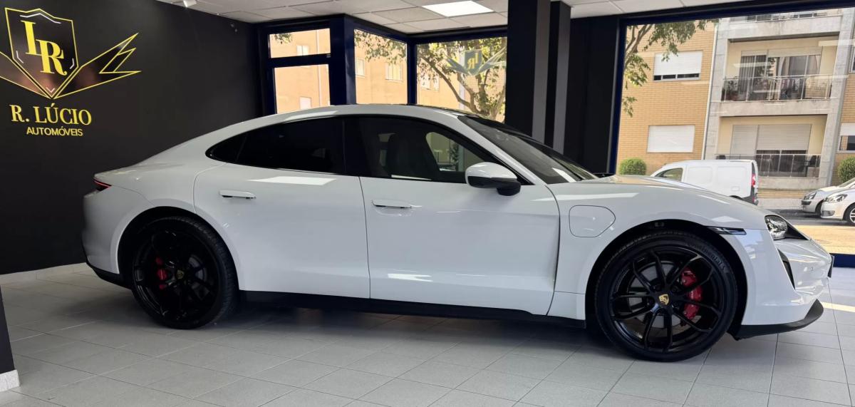 porsche-taycan-2021-eletrico-200cc