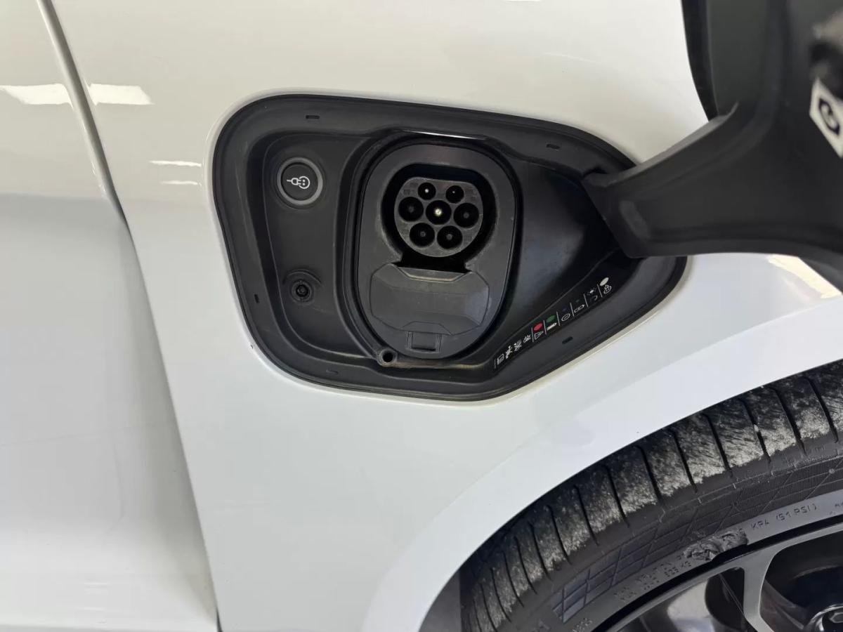 porsche-taycan-2021-eletrico-200cc