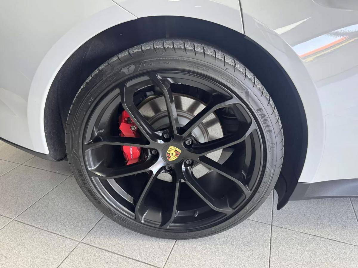 porsche-taycan-2021-eletrico-200cc