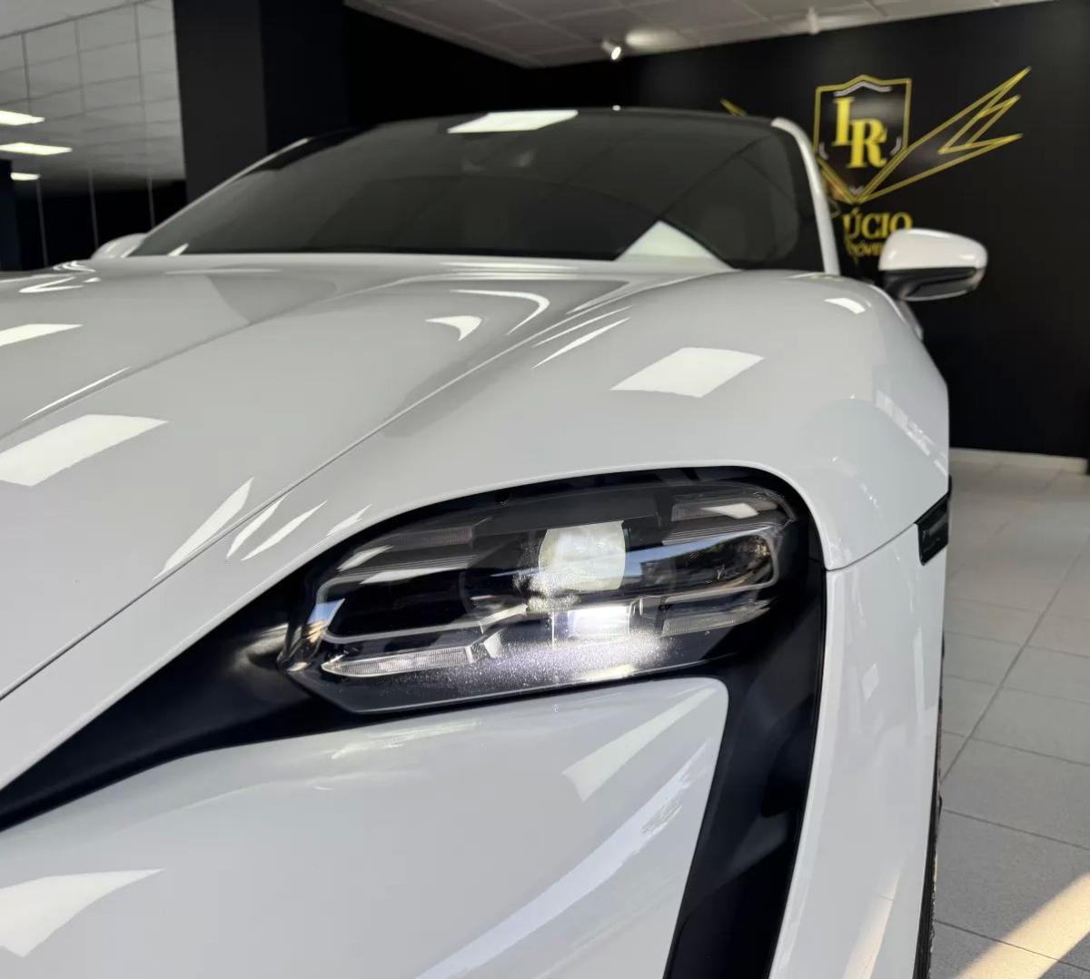 porsche-taycan-2021-eletrico-200cc