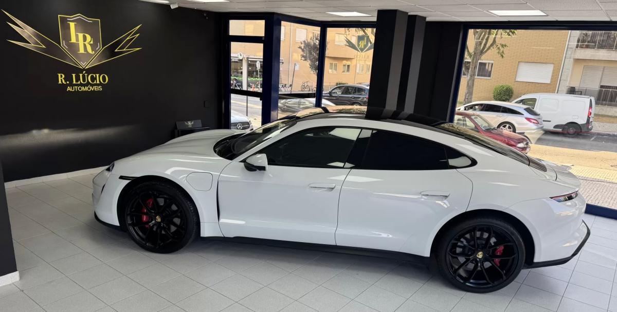 porsche-taycan-2021-eletrico-200cc