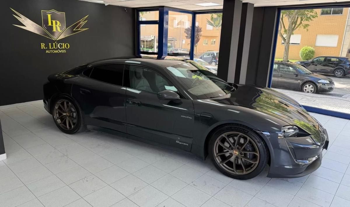 porsche-taycan-2023-eletrico-200cc
