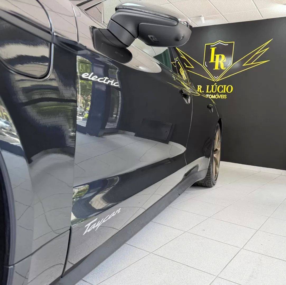 porsche-taycan-2023-eletrico-200cc