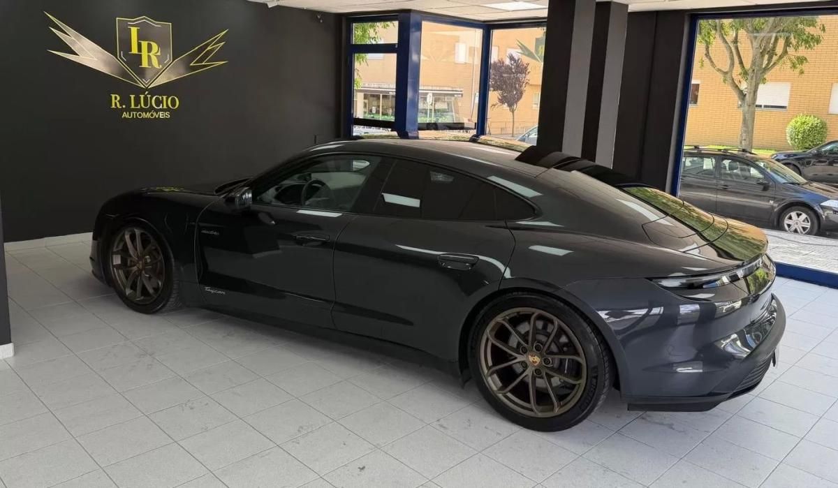 porsche-taycan-2023-eletrico-200cc