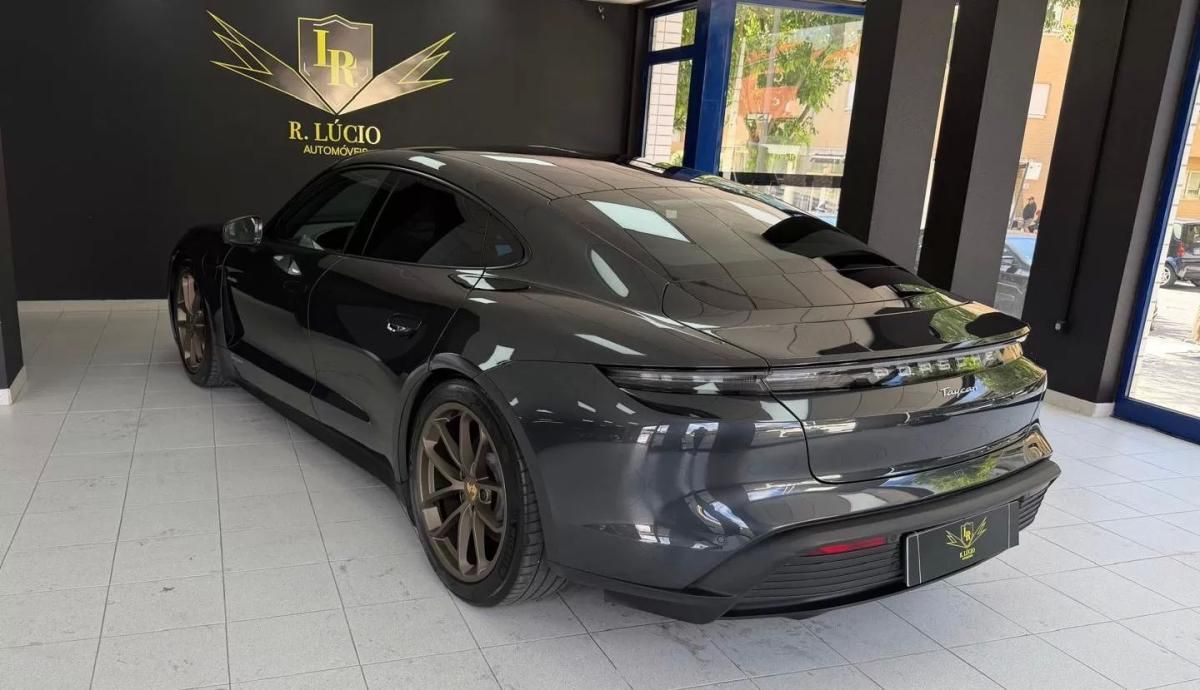 porsche-taycan-2023-eletrico-200cc