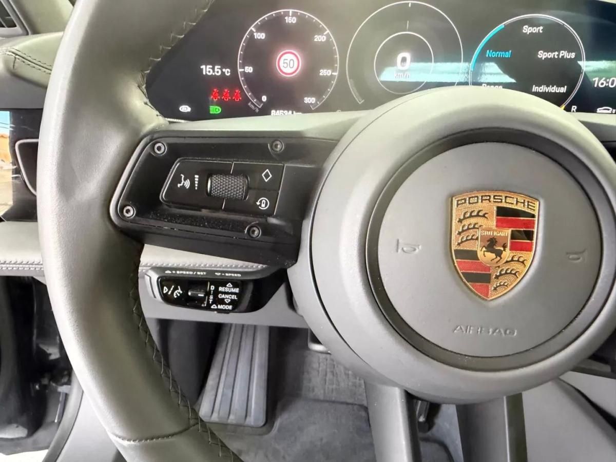 porsche-taycan-2023-eletrico-200cc