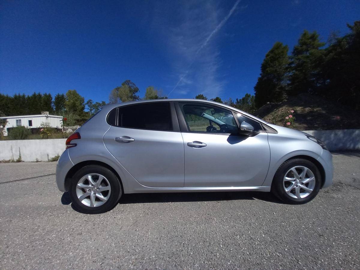 peugeot-208-2015-diesel-1560cc