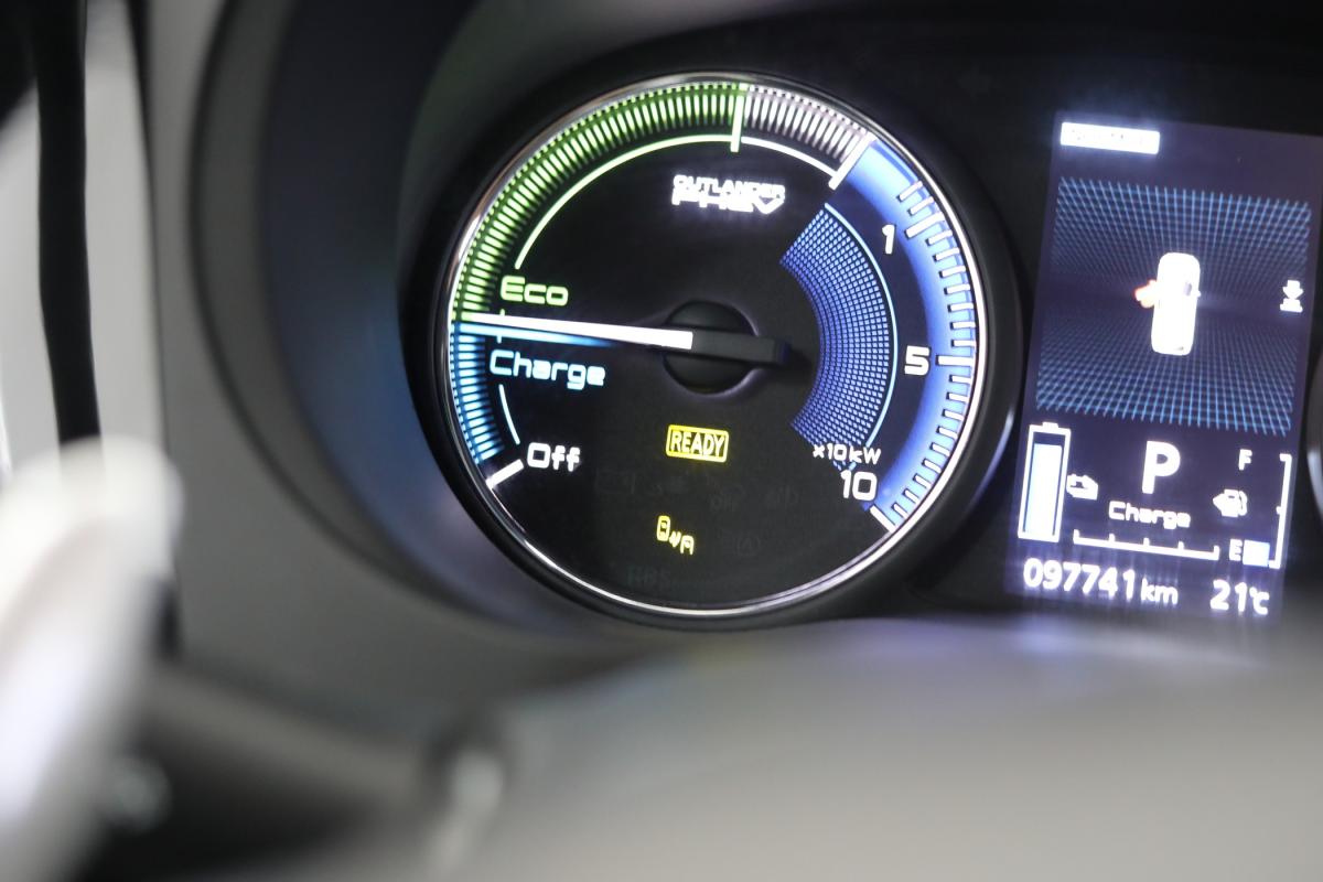 mitsubishi-outlander-2019-hibrido-a-gasolina-2360cc