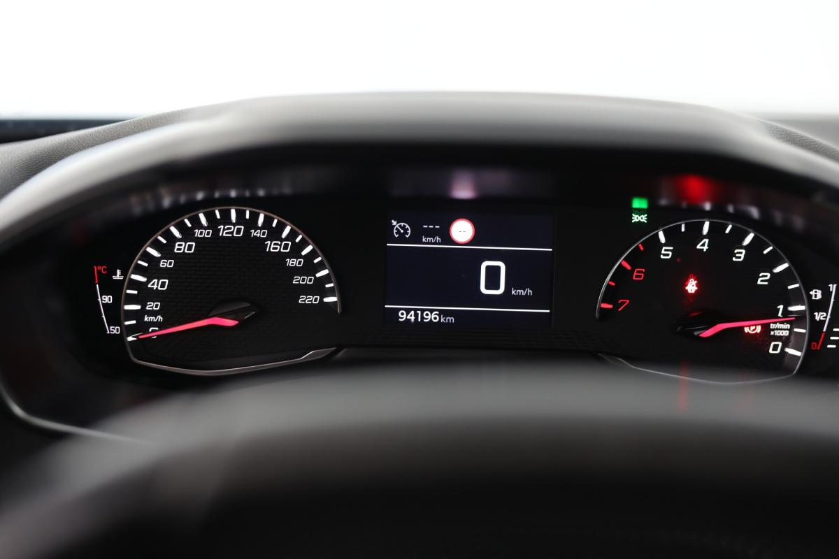 peugeot-2008-2022-diesel-1499cc