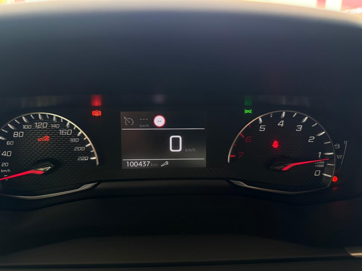 peugeot-2008-2021-diesel-1499cc
