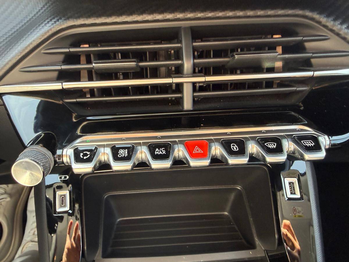 peugeot-2008-2021-diesel-1499cc
