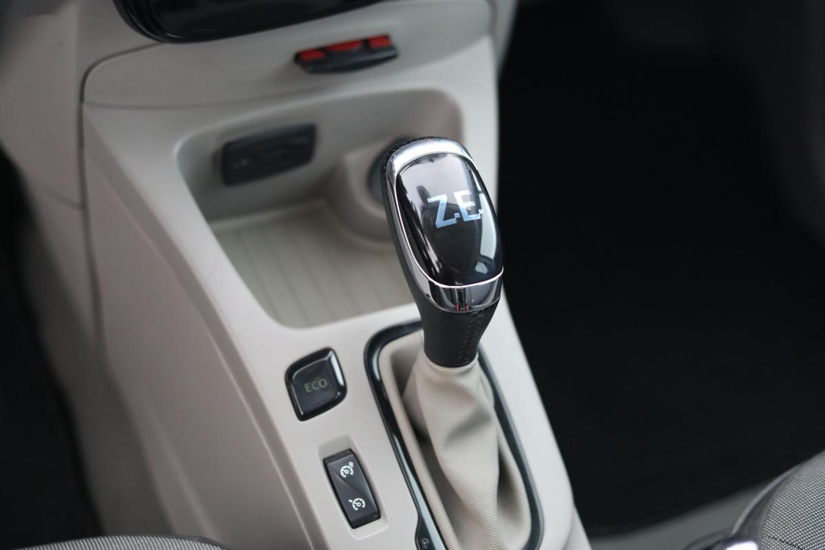 renault-zoe-2013-eletrico-0cc