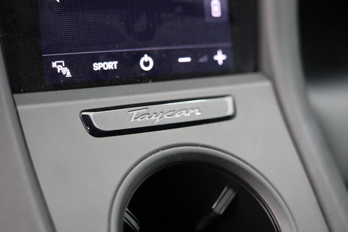 porsche-taycan-2021-eletrico-0cc