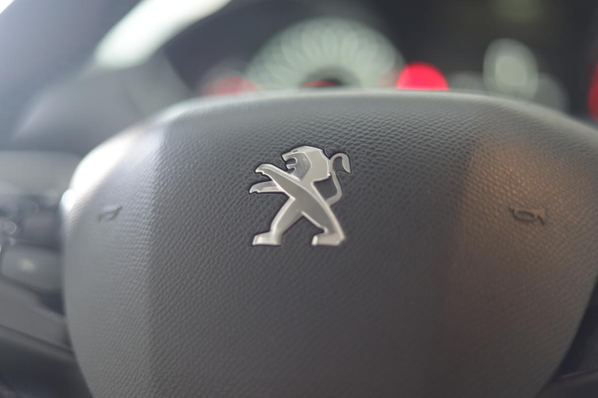 peugeot-308-sw-2021-diesel-1499cc