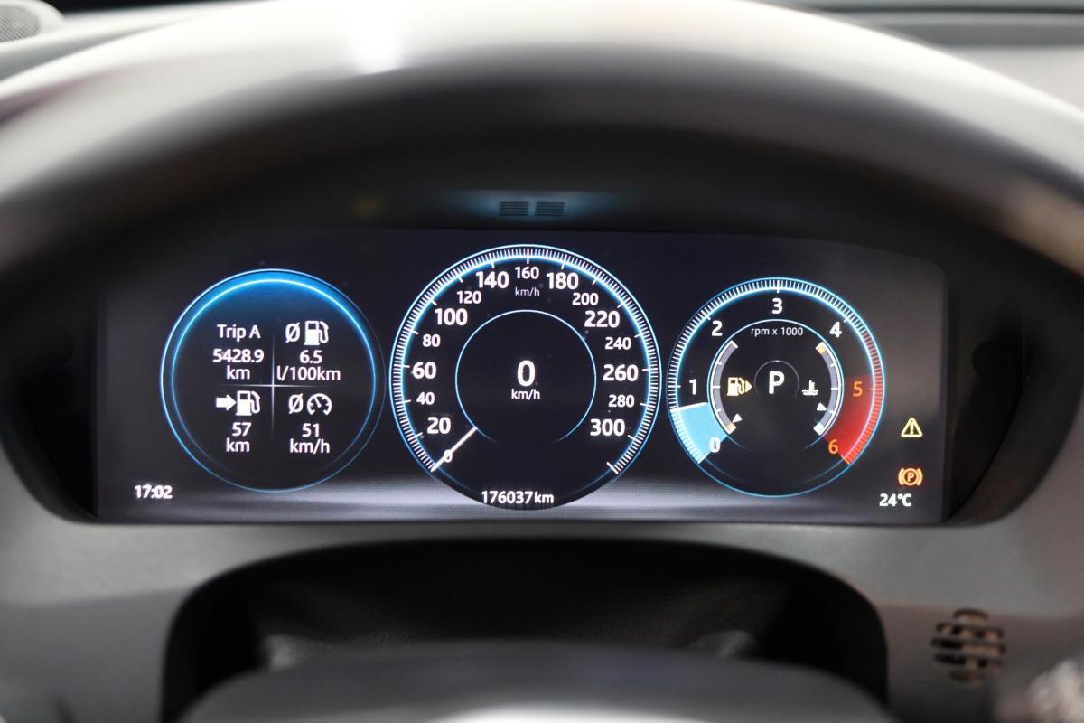 jaguar-xe-2018-diesel-1999cc