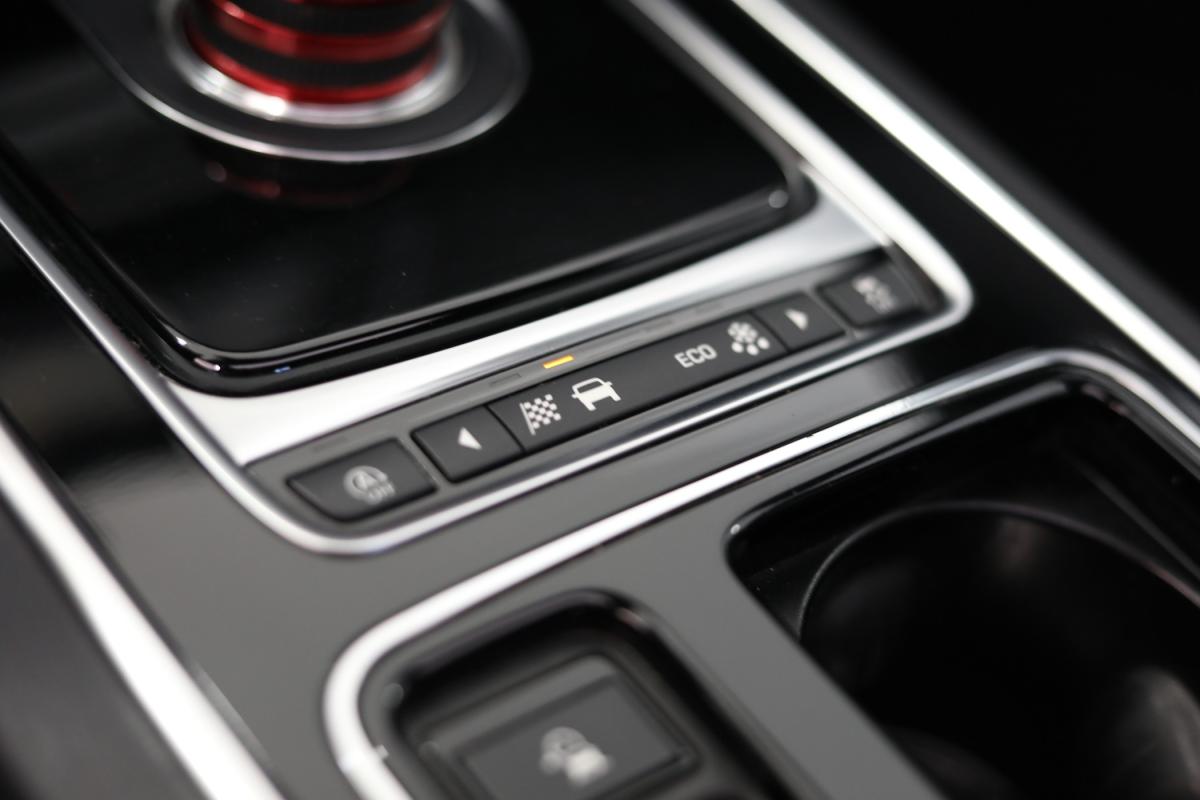 jaguar-xe-2018-diesel-1999cc