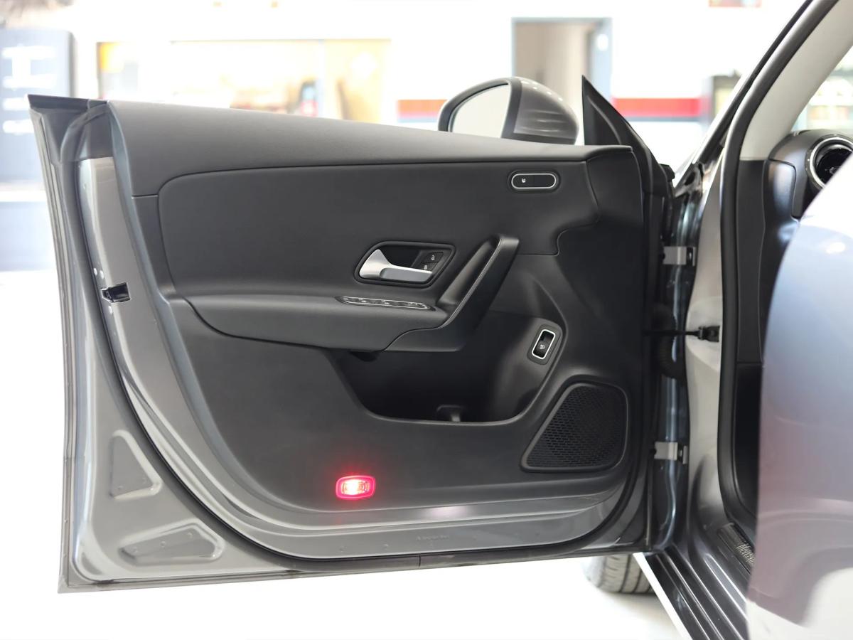 mercedes-benz-cla-2025-diesel-1950cc
