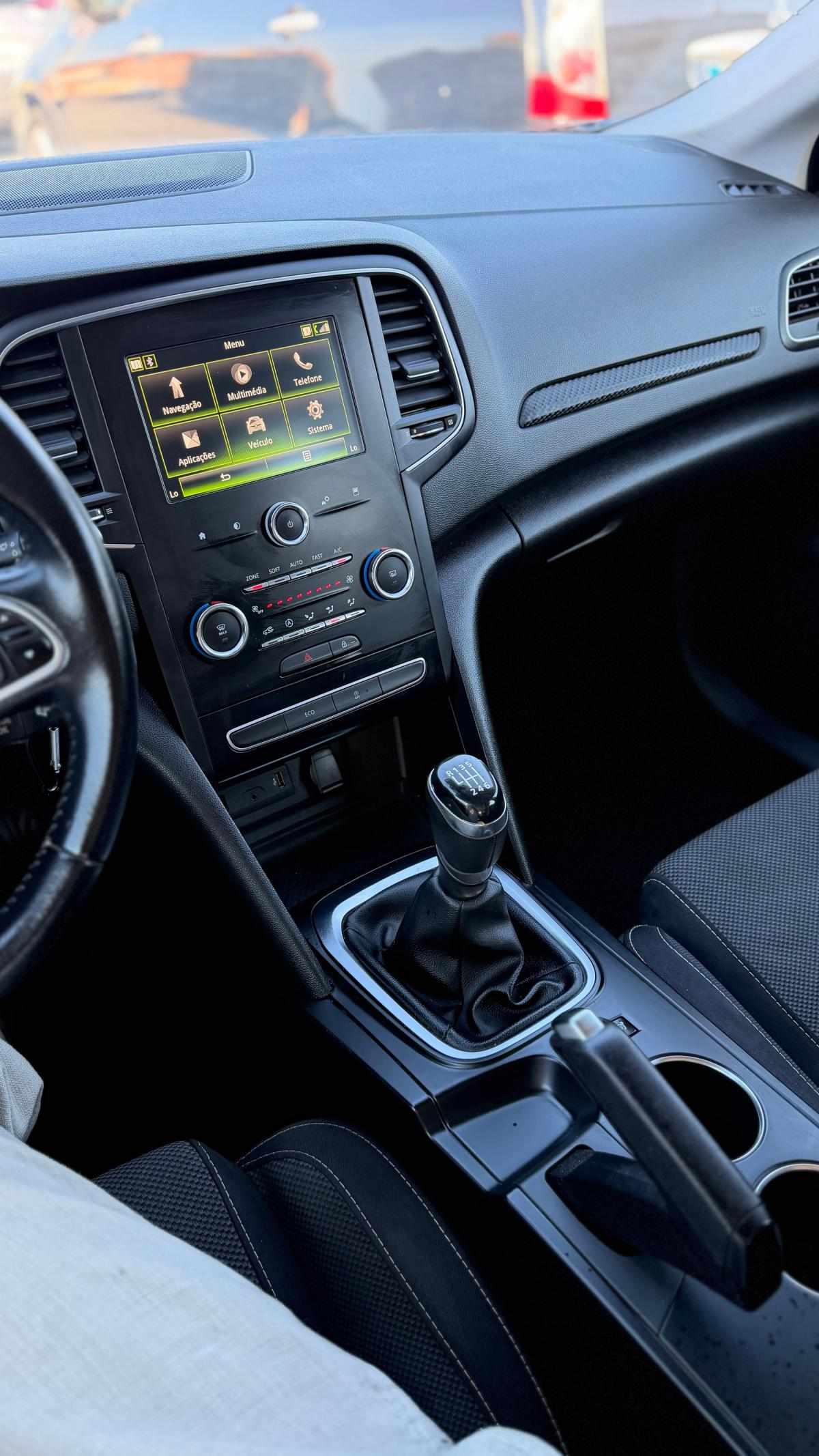renault-megane-sport-tourer-2018-diesel-1461cc
