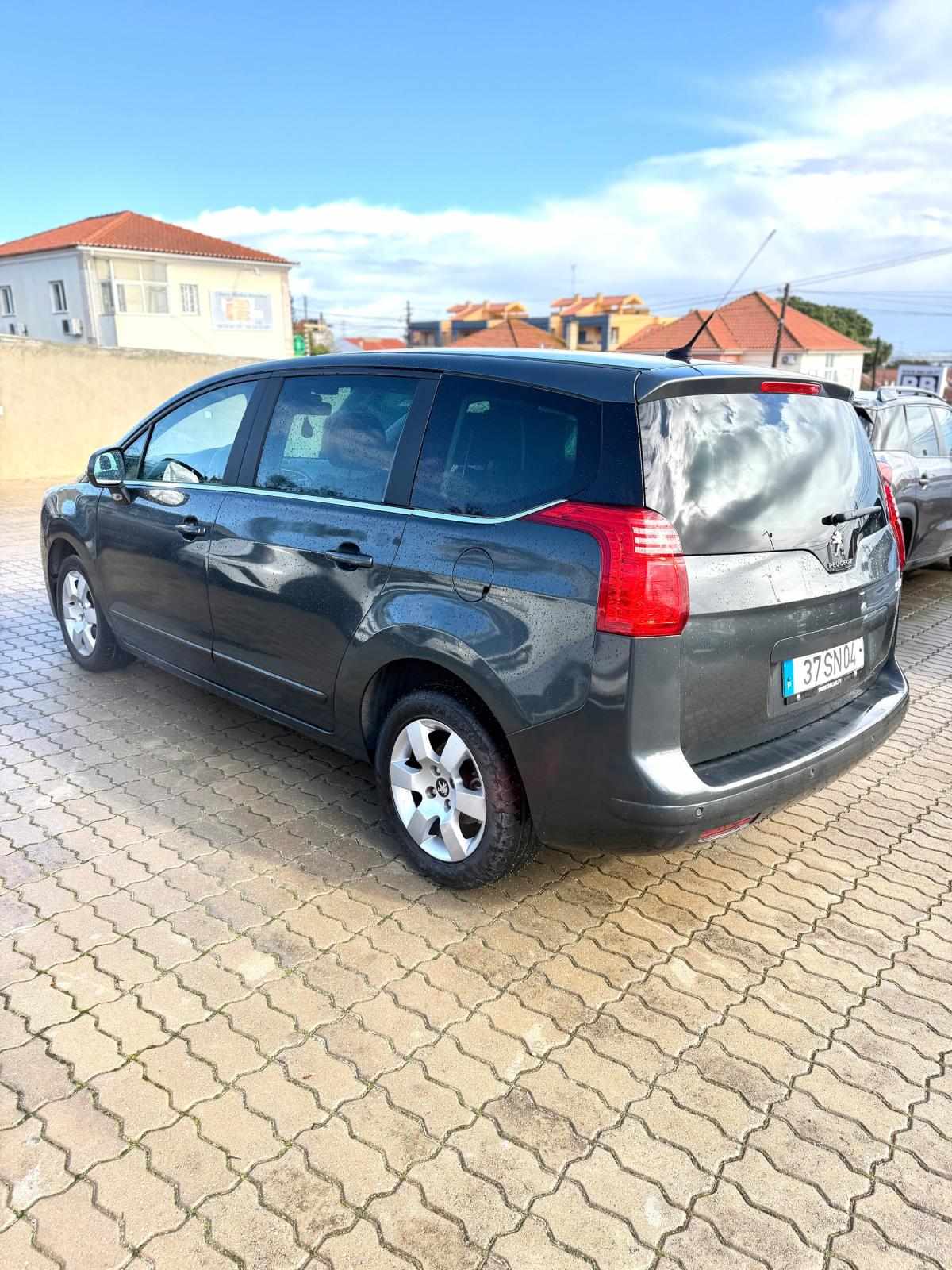 peugeot-5008-2014-diesel-1560cc