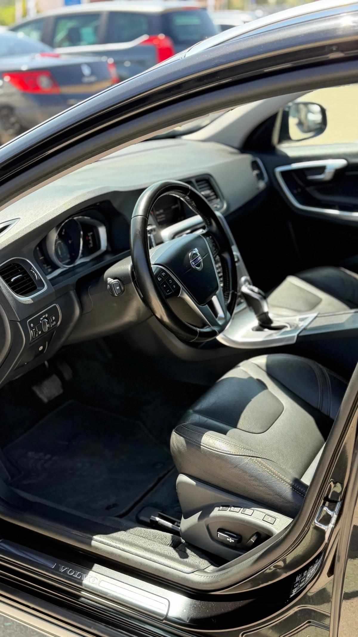 volvo-v60-cross-country-2019-diesel-1969cc