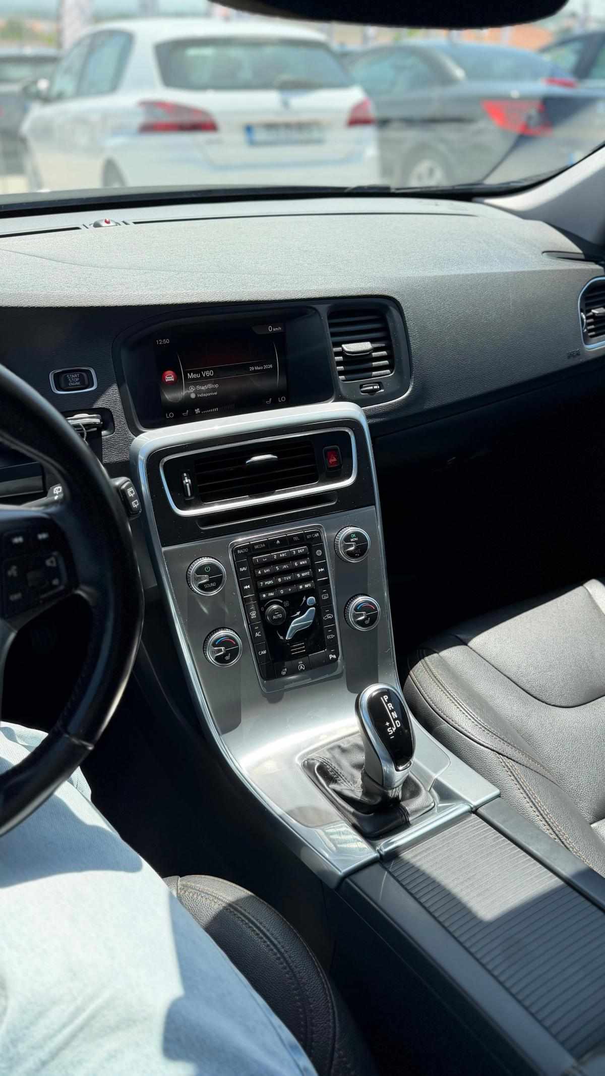volvo-v60-cross-country-2019-diesel-1969cc