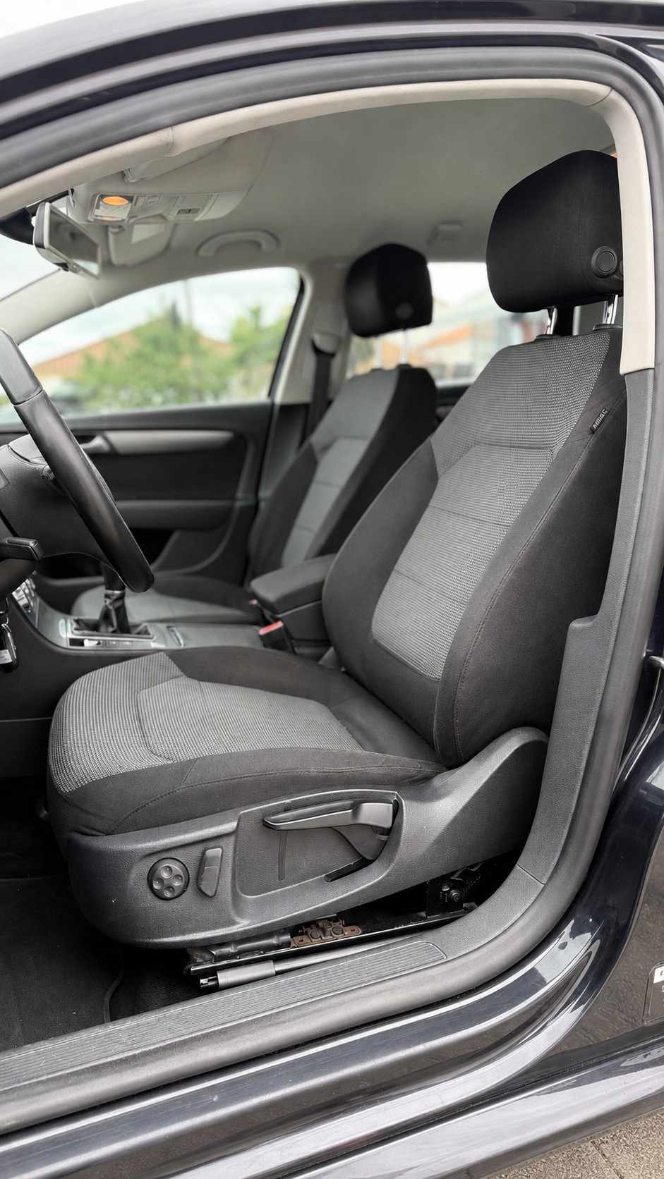 volkswagen-passat-variant-2012-diesel-1598cc